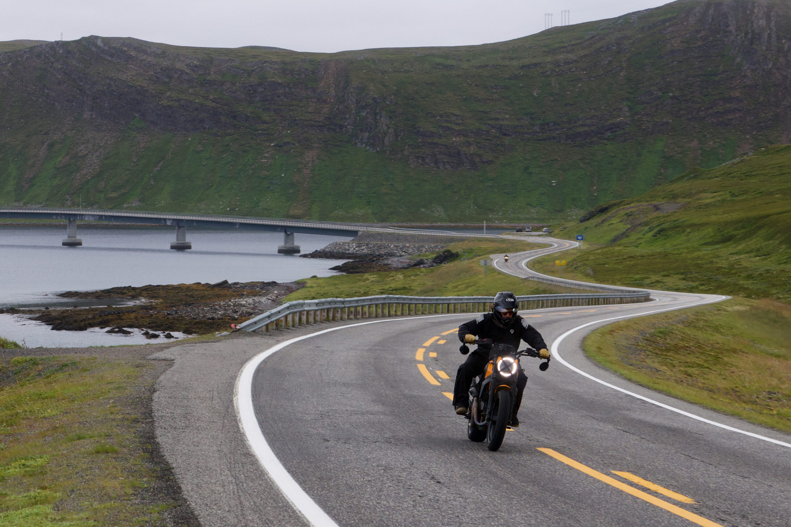 Crag Stuart in sella alla sua Ducati Scrambler